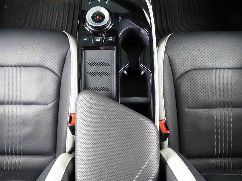 2023 Kia EV6 GT-Line AWD *HEADS-UP DISPLAY, NAVIGATION, ADAPTIVE CRUISE, SAFETY ALERTS, 360 VIEW CAMERAS, MOONROOF, CLIMATE SEATS, HEATED STEERING, MERIDIAN AUDIO, WIRELESS CHARGING, ANDROID & APPLE Round Rock TX