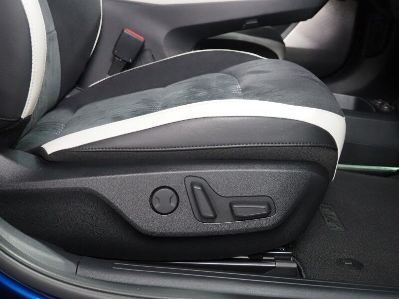 2023 Kia EV6 GT-Line AWD *HEADS-UP DISPLAY, NAVIGATION, ADAPTIVE CRUISE, SAFETY ALERTS, 360 VIEW CAMERAS, MOONROOF, SUEDE LEATHER, CLIMATE SEATS, HEATED STEERING, MERIDIAN AUDIO, WIRELESS CHARGING, ANDROID & APPLE Round Rock TX