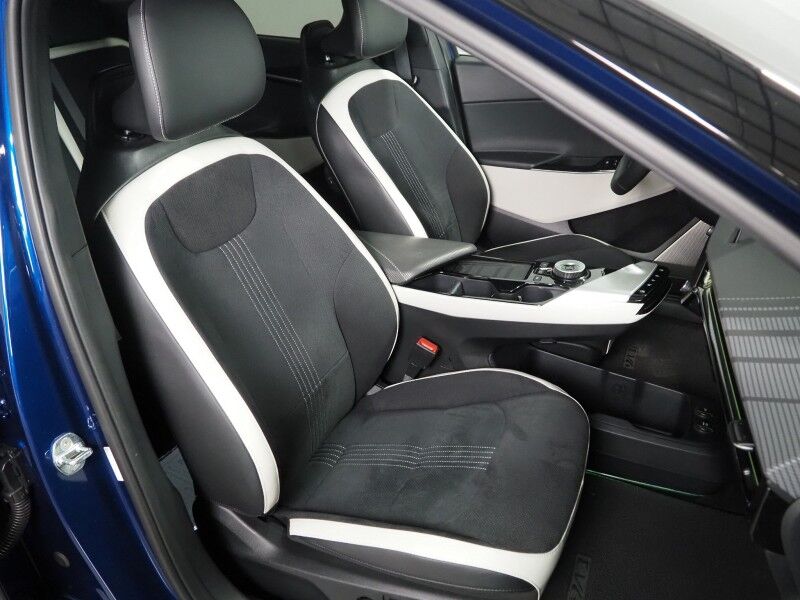 2023 Kia EV6 GT-Line AWD *HEADS-UP DISPLAY, NAVIGATION, ADAPTIVE CRUISE, SAFETY ALERTS, 360 VIEW CAMERAS, MOONROOF, SUEDE LEATHER, CLIMATE SEATS, HEATED STEERING, MERIDIAN AUDIO, WIRELESS CHARGING, ANDROID & APPLE