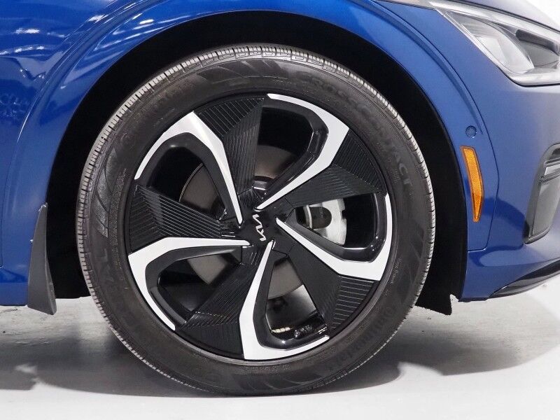 2023 Kia EV6 GT-Line AWD *HEADS-UP DISPLAY, NAVIGATION, ADAPTIVE CRUISE, SAFETY ALERTS, 360 VIEW CAMERAS, MOONROOF, SUEDE LEATHER, CLIMATE SEATS, HEATED STEERING, MERIDIAN AUDIO, WIRELESS CHARGING, ANDROID & APPLE Round Rock TX