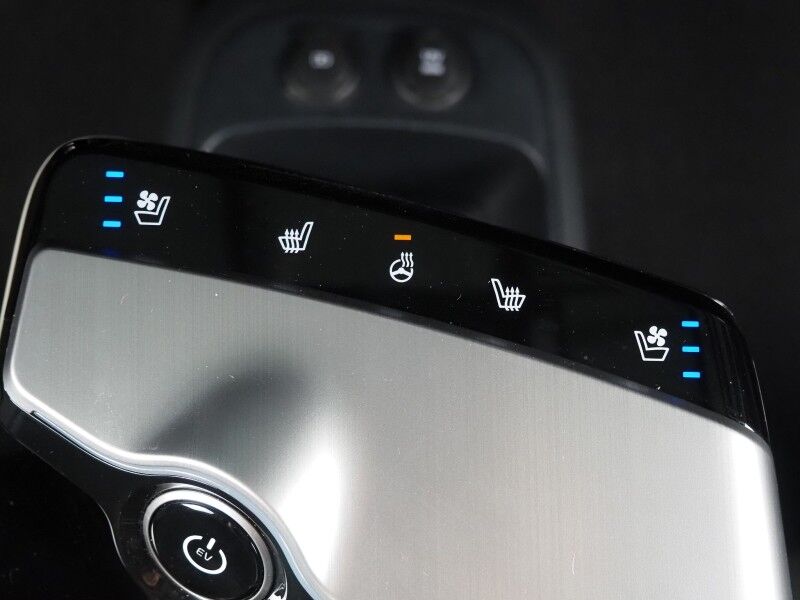 2023 Kia EV6 GT-Line AWD *HEADS-UP DISPLAY, NAVIGATION, ADAPTIVE CRUISE, SAFETY ALERTS, 360 VIEW CAMERAS, MOONROOF, SUEDE LEATHER, CLIMATE SEATS, HEATED STEERING, MERIDIAN AUDIO, WIRELESS CHARGING, ANDROID & APPLE Round Rock TX