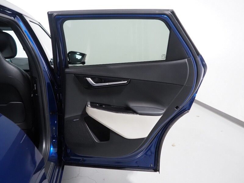 2023 Kia EV6 GT-Line AWD *HEADS-UP DISPLAY, NAVIGATION, ADAPTIVE CRUISE, SAFETY ALERTS, 360 VIEW CAMERAS, MOONROOF, SUEDE LEATHER, CLIMATE SEATS, HEATED STEERING, MERIDIAN AUDIO, WIRELESS CHARGING, ANDROID & APPLE Round Rock TX