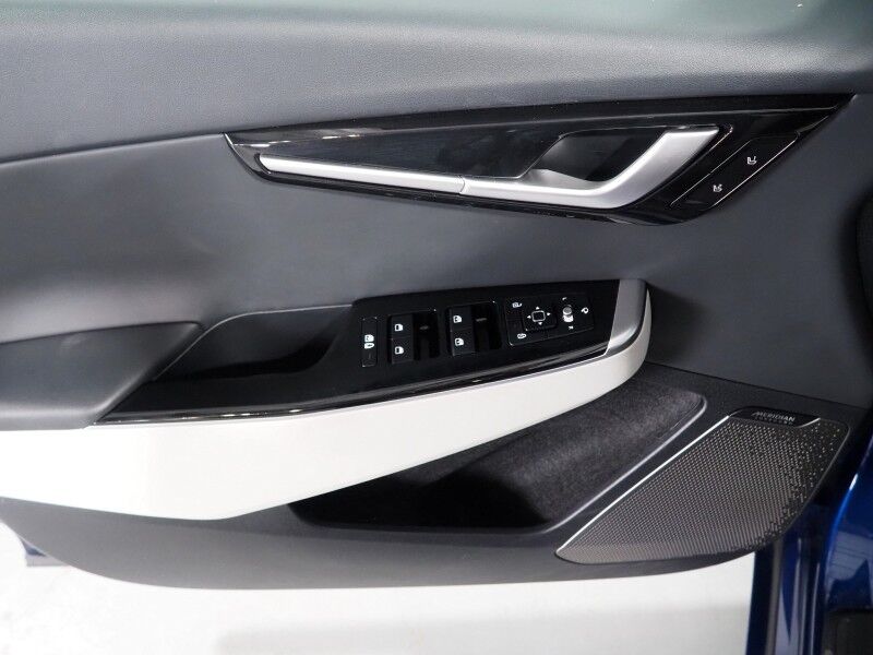 2023 Kia EV6 GT-Line AWD *HEADS-UP DISPLAY, NAVIGATION, ADAPTIVE CRUISE, SAFETY ALERTS, 360 VIEW CAMERAS, MOONROOF, SUEDE LEATHER, CLIMATE SEATS, HEATED STEERING, MERIDIAN AUDIO, WIRELESS CHARGING, ANDROID & APPLE Round Rock TX