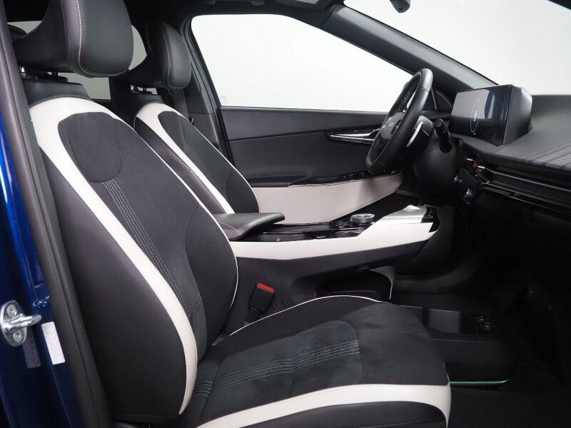 2023 Kia EV6 GT-Line AWD *HEADS-UP DISPLAY, NAVIGATION, ADAPTIVE CRUISE, SAFETY ALERTS, 360 VIEW CAMERAS, MOONROOF, SUEDE LEATHER, CLIMATE SEATS, HEATED STEERING, MERIDIAN AUDIO, WIRELESS CHARGING, ANDROID & APPLE Round Rock TX