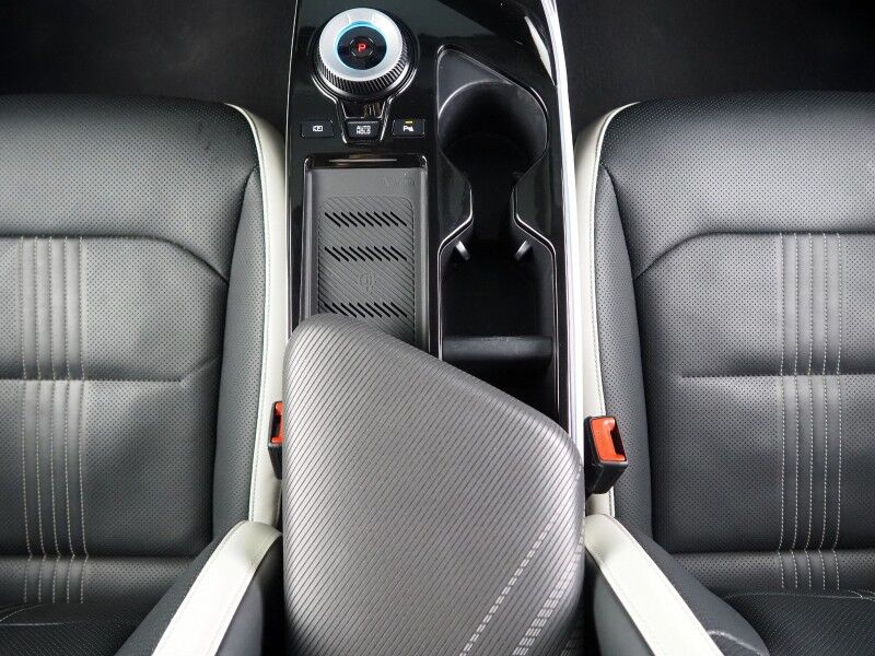 2023 Kia EV6 GT-Line *HEADS-UP DISPLAY, NAVIGATION, ADAPTIVE CRUISE, SAFETY ALERTS, 360 VIEW CAMERAS, MOONROOF, CLIMATE SEATS, 19 INCH WHEELS, MERIDIAN AUDIO, WIRELESS CHARGING, ANDROID & APPLE Round Rock TX