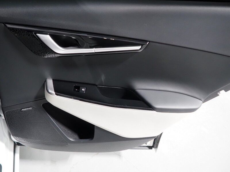 2023 Kia EV6 GT-Line *HEADS-UP DISPLAY, NAVIGATION, ADAPTIVE CRUISE, SAFETY ALERTS, 360 VIEW CAMERAS, MOONROOF, CLIMATE SEATS, 19 INCH WHEELS, MERIDIAN AUDIO, WIRELESS CHARGING, ANDROID & APPLE Round Rock TX