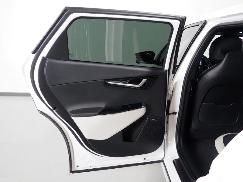 2023 Kia EV6 GT-Line *HEADS-UP DISPLAY, NAVIGATION, ADAPTIVE CRUISE, SAFETY ALERTS, 360 VIEW CAMERAS, MOONROOF, CLIMATE SEATS, 19 INCH WHEELS, MERIDIAN AUDIO, WIRELESS CHARGING, ANDROID & APPLE Round Rock TX