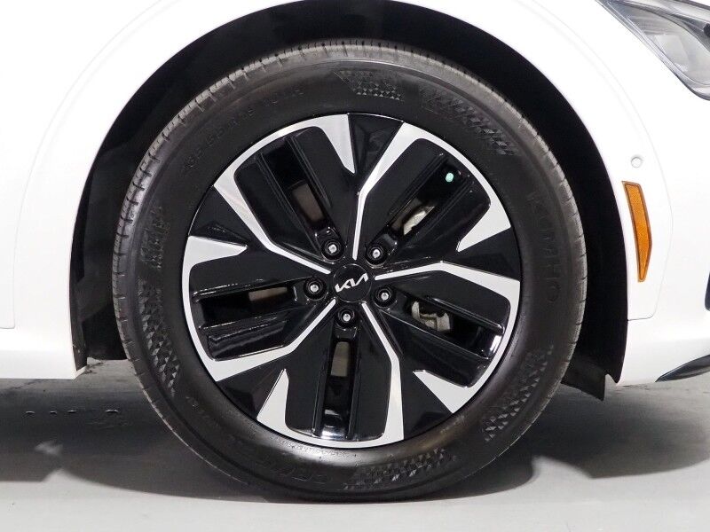 2023 Kia EV6 GT-Line *HEADS-UP DISPLAY, NAVIGATION, ADAPTIVE CRUISE, SAFETY ALERTS, 360 VIEW CAMERAS, MOONROOF, CLIMATE SEATS, 19 INCH WHEELS, MERIDIAN AUDIO, WIRELESS CHARGING, ANDROID & APPLE Round Rock TX