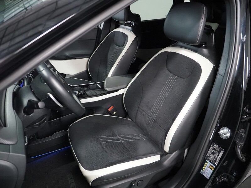 2023 Kia EV6 GT-Line *HEADS-UP DISPLAY, NAVIGATION, ADAPTIVE CRUISE, SAFETY ALERTS, 360 VIEW CAMERAS, MOONROOF, SUEDE LEATHER, CLIMATE SEATS, 19 INCH WHEELS, MERIDIAN AUDIO, WIRELESS CHARGING, ANDROID & APPLE Round Rock TX