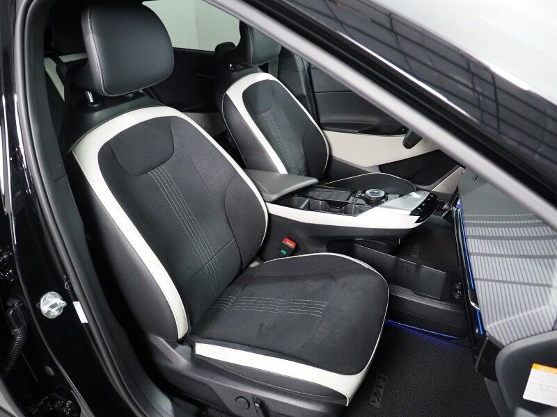 2023 Kia EV6 GT-Line *HEADS-UP DISPLAY, NAVIGATION, ADAPTIVE CRUISE, SAFETY ALERTS, 360 VIEW CAMERAS, MOONROOF, SUEDE LEATHER, CLIMATE SEATS, 19 INCH WHEELS, MERIDIAN AUDIO, WIRELESS CHARGING, ANDROID & APPLE