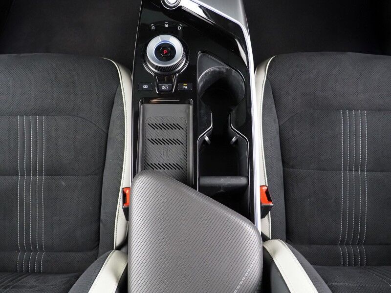 2023 Kia EV6 GT-Line *HEADS-UP DISPLAY, NAVIGATION, ADAPTIVE CRUISE, SAFETY ALERTS, 360 VIEW CAMERAS, MOONROOF, SUEDE LEATHER, CLIMATE SEATS, 19 INCH WHEELS, MERIDIAN AUDIO, WIRELESS CHARGING, ANDROID & APPLE Round Rock TX