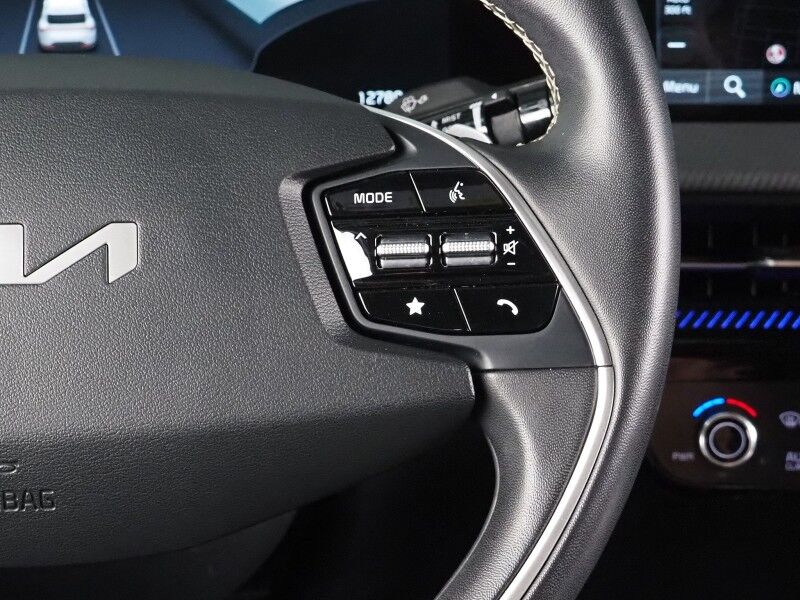 2023 Kia EV6 GT-Line *HEADS-UP DISPLAY, NAVIGATION, ADAPTIVE CRUISE, SAFETY ALERTS, 360 VIEW CAMERAS, MOONROOF, SUEDE LEATHER, CLIMATE SEATS, 19 INCH WHEELS, MERIDIAN AUDIO, WIRELESS CHARGING, ANDROID & APPLE Round Rock TX