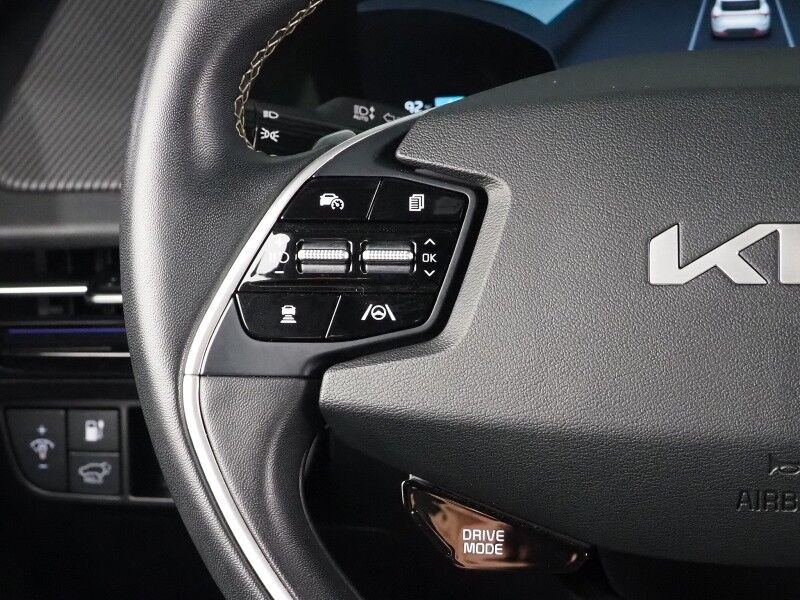 2023 Kia EV6 GT-Line *HEADS-UP DISPLAY, NAVIGATION, ADAPTIVE CRUISE, SAFETY ALERTS, 360 VIEW CAMERAS, MOONROOF, SUEDE LEATHER, CLIMATE SEATS, 19 INCH WHEELS, MERIDIAN AUDIO, WIRELESS CHARGING, ANDROID & APPLE Round Rock TX