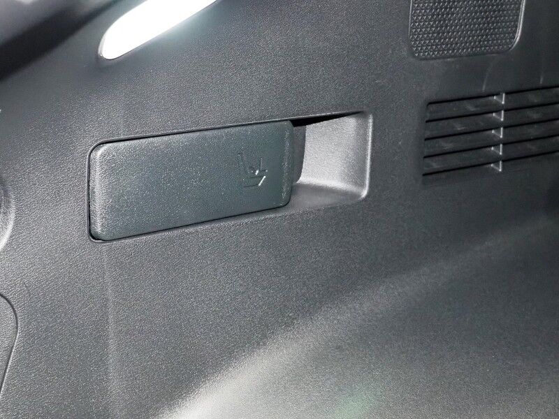 2023 Kia EV6 GT-Line *HEADS-UP DISPLAY, NAVIGATION, ADAPTIVE CRUISE, SAFETY ALERTS, 360 VIEW CAMERAS, MOONROOF, SUEDE LEATHER, CLIMATE SEATS, 19 INCH WHEELS, MERIDIAN AUDIO, WIRELESS CHARGING, ANDROID & APPLE Round Rock TX