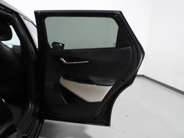 2023 Kia EV6 GT-Line *HEADS-UP DISPLAY, NAVIGATION, ADAPTIVE CRUISE, SAFETY ALERTS, 360 VIEW CAMERAS, MOONROOF, SUEDE LEATHER, CLIMATE SEATS, 19 INCH WHEELS, MERIDIAN AUDIO, WIRELESS CHARGING, ANDROID & APPLE Round Rock TX