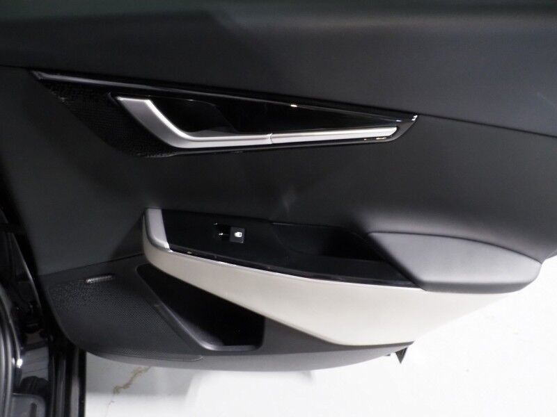 2023 Kia EV6 GT-Line *HEADS-UP DISPLAY, NAVIGATION, ADAPTIVE CRUISE, SAFETY ALERTS, 360 VIEW CAMERAS, MOONROOF, SUEDE LEATHER, CLIMATE SEATS, 19 INCH WHEELS, MERIDIAN AUDIO, WIRELESS CHARGING, ANDROID & APPLE Round Rock TX