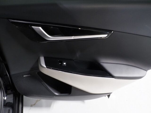 2023 Kia EV6 GT-Line *HEADS-UP DISPLAY, NAVIGATION, ADAPTIVE CRUISE, SAFETY ALERTS, 360 VIEW CAMERAS, MOONROOF, SUEDE LEATHER, CLIMATE SEATS, 19 INCH WHEELS, MERIDIAN AUDIO, WIRELESS CHARGING, ANDROID & APPLE Round Rock TX