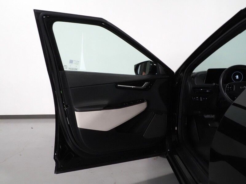 2023 Kia EV6 GT-Line *HEADS-UP DISPLAY, NAVIGATION, ADAPTIVE CRUISE, SAFETY ALERTS, 360 VIEW CAMERAS, MOONROOF, SUEDE LEATHER, CLIMATE SEATS, 19 INCH WHEELS, MERIDIAN AUDIO, WIRELESS CHARGING, ANDROID & APPLE Round Rock TX