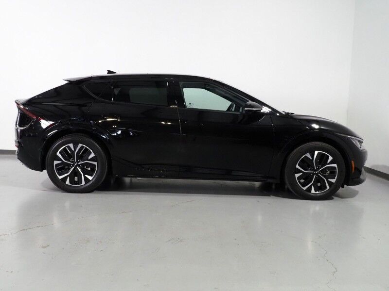 2023 Kia EV6 GT-Line *HEADS-UP DISPLAY, NAVIGATION, ADAPTIVE CRUISE, SAFETY ALERTS, 360 VIEW CAMERAS, MOONROOF, SUEDE LEATHER, CLIMATE SEATS, 19 INCH WHEELS, MERIDIAN AUDIO, WIRELESS CHARGING, ANDROID & APPLE Round Rock TX