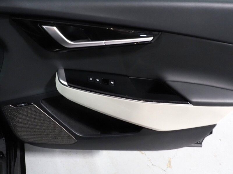 2023 Kia EV6 GT-Line *HEADS-UP DISPLAY, NAVIGATION, ADAPTIVE CRUISE, SAFETY ALERTS, 360 VIEW CAMERAS, MOONROOF, SUEDE LEATHER, CLIMATE SEATS, 19 INCH WHEELS, MERIDIAN AUDIO, WIRELESS CHARGING, ANDROID & APPLE Round Rock TX