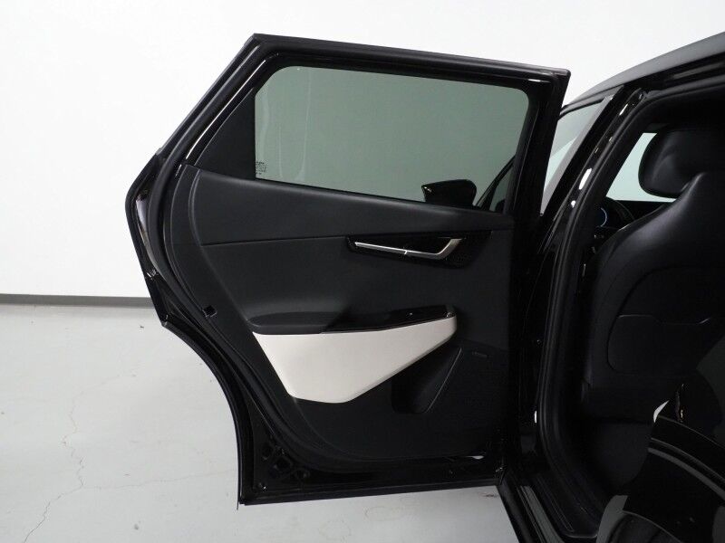 2023 Kia EV6 GT-Line *HEADS-UP DISPLAY, NAVIGATION, ADAPTIVE CRUISE, SAFETY ALERTS, 360 VIEW CAMERAS, MOONROOF, SUEDE LEATHER, CLIMATE SEATS, 19 INCH WHEELS, MERIDIAN AUDIO, WIRELESS CHARGING, ANDROID & APPLE Round Rock TX