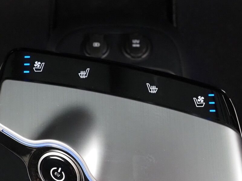 2023 Kia EV6 GT-Line *HEADS-UP DISPLAY, NAVIGATION, ADAPTIVE CRUISE, SAFETY ALERTS, 360 VIEW CAMERAS, MOONROOF, SUEDE LEATHER, CLIMATE SEATS, 19 INCH WHEELS, MERIDIAN AUDIO, WIRELESS CHARGING, ANDROID & APPLE Round Rock TX