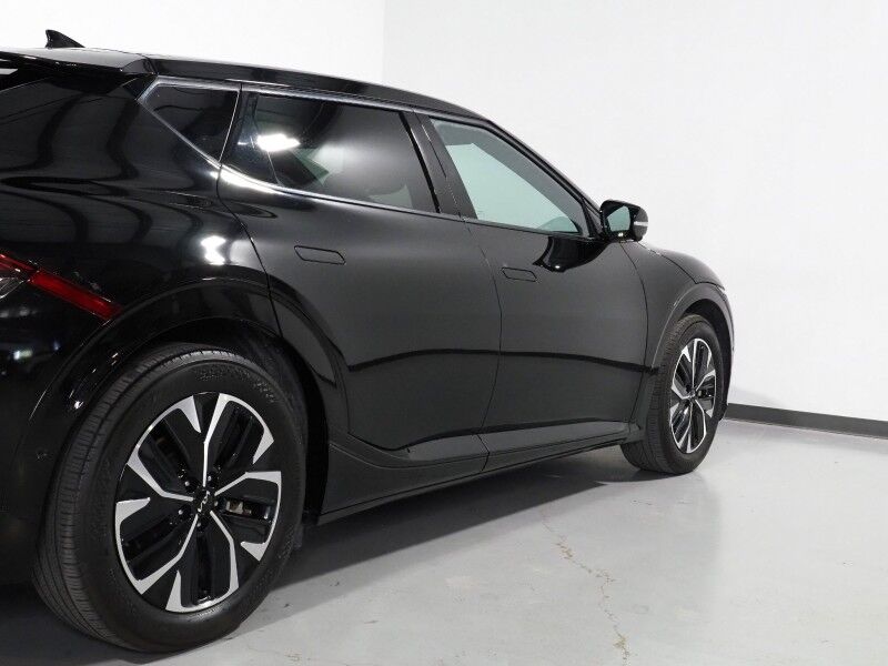 2023 Kia EV6 GT-Line *HEADS-UP DISPLAY, NAVIGATION, ADAPTIVE CRUISE, SAFETY ALERTS, 360 VIEW CAMERAS, MOONROOF, SUEDE LEATHER, CLIMATE SEATS, 19 INCH WHEELS, MERIDIAN AUDIO, WIRELESS CHARGING, ANDROID & APPLE Round Rock TX