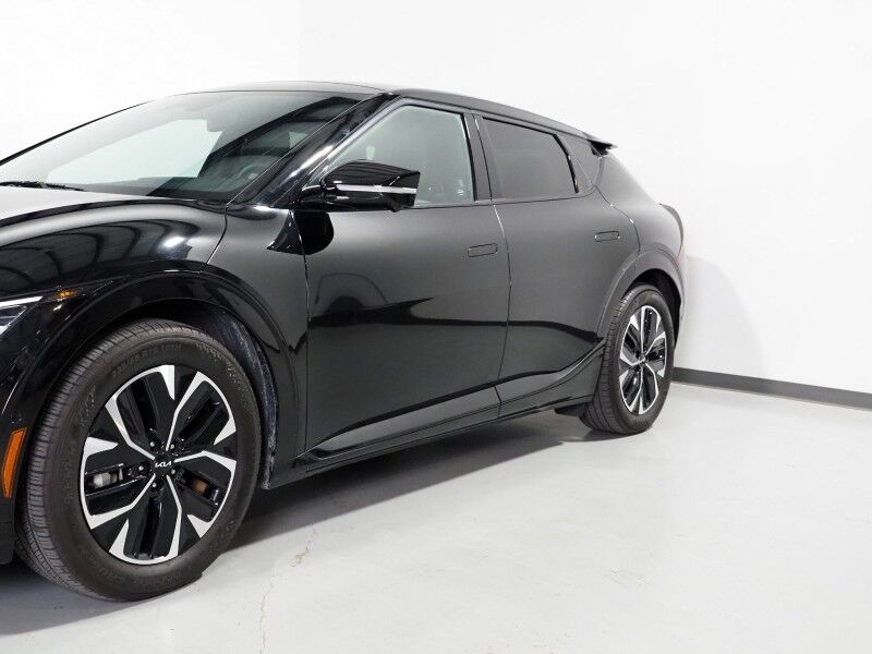 2023 Kia EV6 GT-Line *HEADS-UP DISPLAY, NAVIGATION, ADAPTIVE CRUISE, SAFETY ALERTS, 360 VIEW CAMERAS, MOONROOF, SUEDE LEATHER, CLIMATE SEATS, 19 INCH WHEELS, MERIDIAN AUDIO, WIRELESS CHARGING, ANDROID & APPLE Round Rock TX