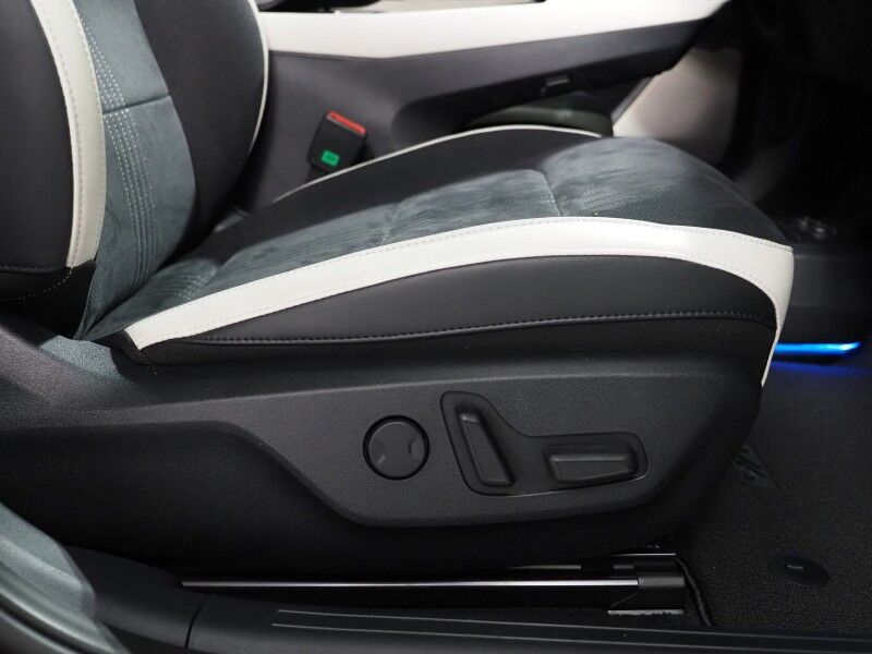 2023 Kia EV6 GT-Line *HEADS-UP DISPLAY, NAVIGATION, ADAPTIVE CRUISE, SAFETY ALERTS, 360 VIEW CAMERAS, MOONROOF, SUEDE LEATHER, CLIMATE SEATS, 19 INCH WHEELS, MERIDIAN AUDIO, WIRELESS CHARGING, ANDROID & APPLE Round Rock TX