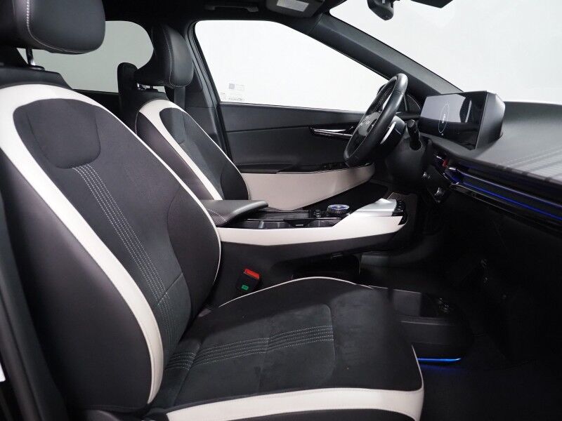 2023 Kia EV6 GT-Line *HEADS-UP DISPLAY, NAVIGATION, ADAPTIVE CRUISE, SAFETY ALERTS, 360 VIEW CAMERAS, MOONROOF, SUEDE LEATHER, CLIMATE SEATS, 19 INCH WHEELS, MERIDIAN AUDIO, WIRELESS CHARGING, ANDROID & APPLE Round Rock TX