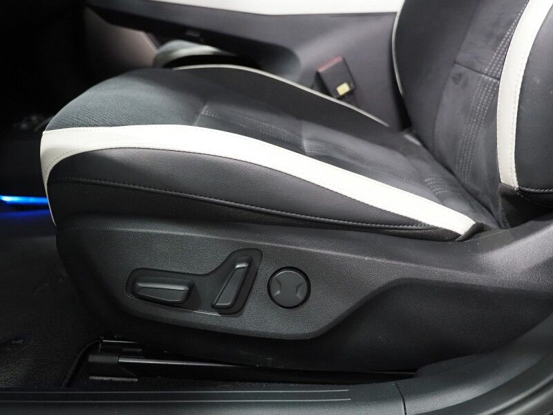 2023 Kia EV6 GT-Line *HEADS-UP DISPLAY, NAVIGATION, ADAPTIVE CRUISE, SAFETY ALERTS, 360 VIEW CAMERAS, MOONROOF, SUEDE LEATHER, CLIMATE SEATS, 19 INCH WHEELS, MERIDIAN AUDIO, WIRELESS CHARGING, ANDROID & APPLE Round Rock TX