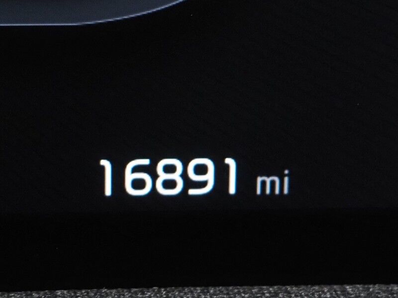 2023 Kia EV6 Wind (77 kWh Battery - 310 Mile Range) *NAVIGATION, SAFETY ALERTS, ADAPTIVE CRUISE, 360 VIEW CAMERAS, DIGITAL COCKPIT, VEGAN LEATHER, CLIMATE SEATS, WIRELESS CHARING, MERIDIAN AUDIO, APPLE CARPLAY Round Rock TX