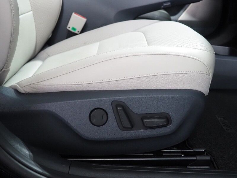 2023 Kia EV6 Wind (77 kWh Battery - 310 Mile Range) *NAVIGATION, SAFETY ALERTS, ADAPTIVE CRUISE, 360 VIEW CAMERAS, DIGITAL COCKPIT, VEGAN LEATHER, CLIMATE SEATS, WIRELESS CHARING, MERIDIAN AUDIO, APPLE CARPLAY Round Rock TX