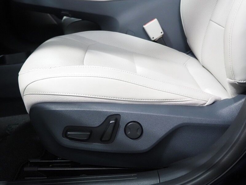 2023 Kia EV6 Wind (77 kWh Battery - 310 Mile Range) *NAVIGATION, SAFETY ALERTS, ADAPTIVE CRUISE, 360 VIEW CAMERAS, DIGITAL COCKPIT, VEGAN LEATHER, CLIMATE SEATS, WIRELESS CHARING, MERIDIAN AUDIO, APPLE CARPLAY Round Rock TX