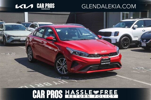 2023 Kia Forte LXS photo 2
