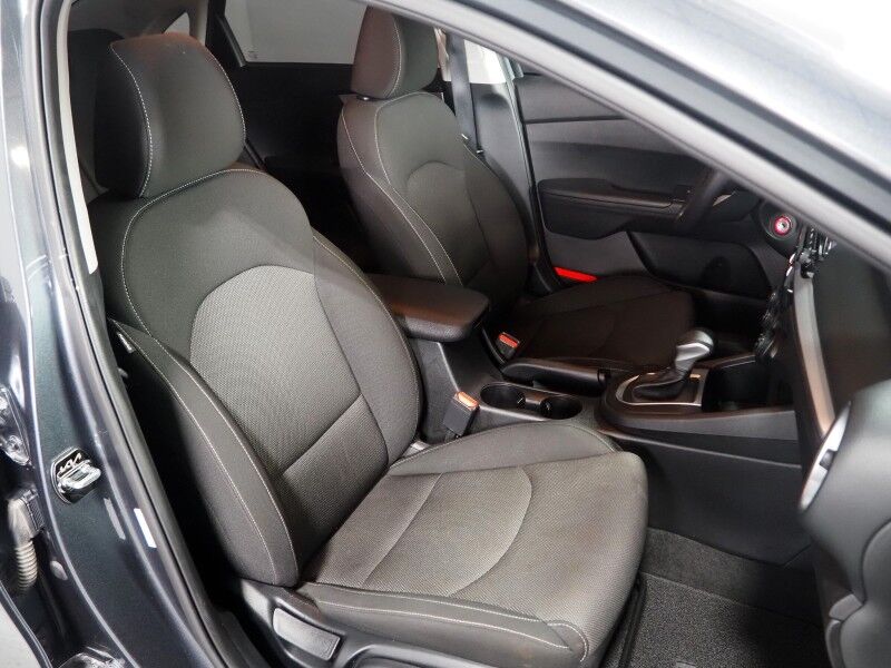 2023 Kia Forte LXS *TECHNOLOGY PKG, BACKUP-CAMERA, BLIND SPOT & LANE DEPARTURE ALERT, COLLISION ALERT w/BRAKING, COLOR TOUCHSCREEN, REMOTE KEYLESS ENTRY, ALLOY WHEELS, BLUETOOTH, ANDROID & APPLE