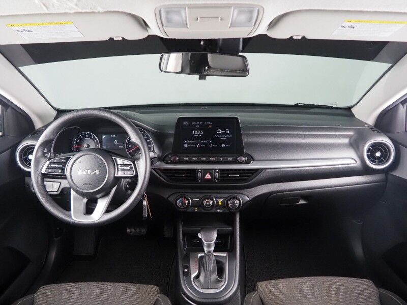 2023 Kia Forte LXS *TECHNOLOGY PKG, BACKUP-CAMERA, BLIND SPOT & LANE DEPARTURE ALERT, COLLISION ALERT w/BRAKING, COLOR TOUCHSCREEN, REMOTE KEYLESS ENTRY, ALLOY WHEELS, BLUETOOTH, ANDROID & APPLE