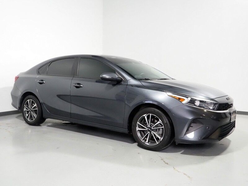 2023 Kia Forte LXS *TECHNOLOGY PKG, BACKUP-CAMERA, BLIND SPOT & LANE DEPARTURE ALERT, COLLISION ALERT w/BRAKING, COLOR TOUCHSCREEN, REMOTE KEYLESS ENTRY, ALLOY WHEELS, BLUETOOTH, ANDROID & APPLE