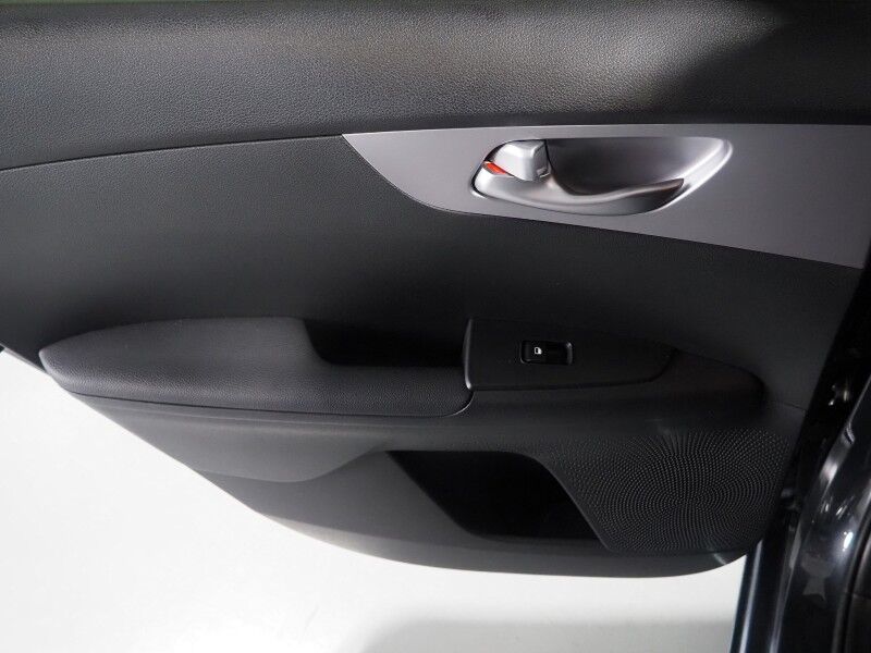 2023 Kia Forte LXS *TECHNOLOGY PKG, BACKUP-CAMERA, BLIND SPOT & LANE DEPARTURE ALERT, COLLISION ALERT w/BRAKING, COLOR TOUCHSCREEN, REMOTE KEYLESS ENTRY, ALLOY WHEELS, BLUETOOTH, ANDROID & APPLE Round Rock TX