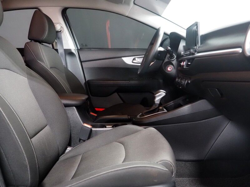 2023 Kia Forte LXS *TECHNOLOGY PKG, BACKUP-CAMERA, BLIND SPOT & LANE DEPARTURE ALERT, COLLISION ALERT w/BRAKING, COLOR TOUCHSCREEN, REMOTE KEYLESS ENTRY, ALLOY WHEELS, BLUETOOTH, ANDROID & APPLE Round Rock TX