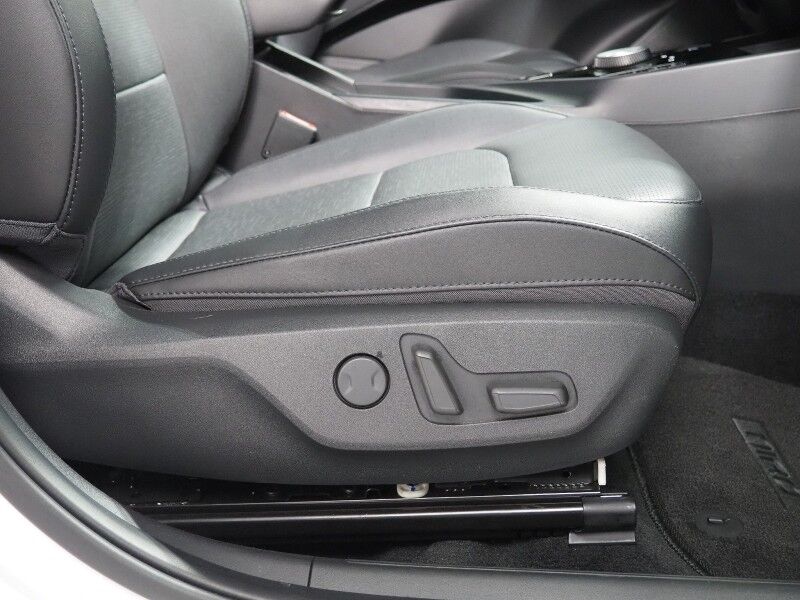 2023 Kia Niro EV Wave *HEADS-UP DISPLAY, NAVIGATION, ADAPTIVE CRUISE, SAFETY ALERTS, BACKUP-CAMERA, COLOR TOUCHSCREEN, MOONROOF, CLIMATE SEATS, HEATED STEERING, HARMAN/KARDON, WIRELESS CHARGING, ANROID & APPLE Round Rock TX