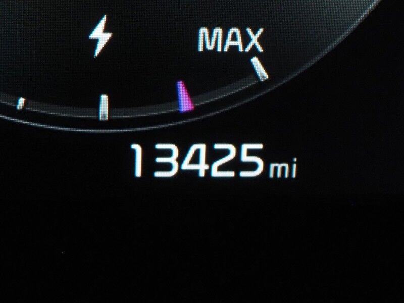 2023 Kia Niro EV Wave *HEADS-UP DISPLAY, NAVIGATION, ADAPTIVE CRUISE, SAFETY ALERTS, BACKUP-CAMERA, COLOR TOUCHSCREEN, MOONROOF, CLIMATE SEATS, HEATED STEERING, HARMAN/KARDON, WIRELESS CHARGING, ANROID & APPLE Round Rock TX