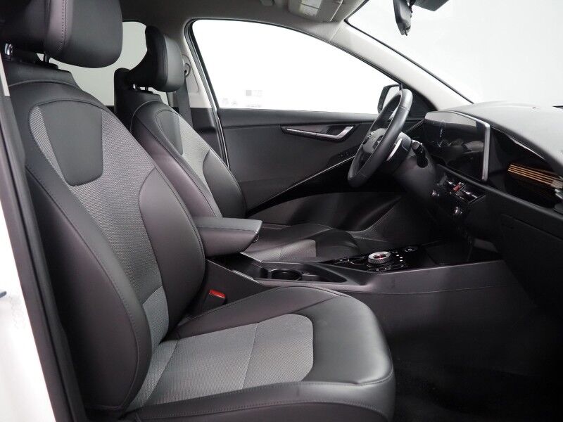 2023 Kia Niro EV Wind *NAVIGATION, ADAPTIVE CRUISE, SAFETY ALERTS, BACKUP-CAMERA, COLOR TOUCHSCREEN, HEATED SEATS, POWER LIFTGATE, KEYLESS ENTRY, WIRELESS CHARGING, ANROID & APPLE Round Rock TX