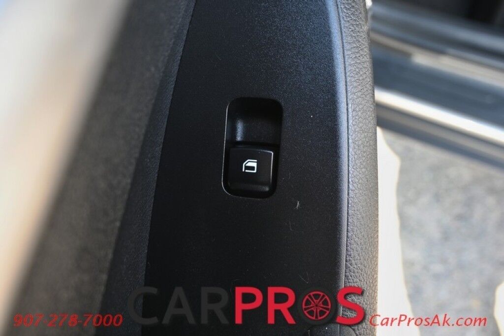 2023 Kia Seltos LX - AWD - Premium Cloth Seats - Power Locks, Windows & Mirrors - Lane Assist & Forward Collision Alert - Apple Carplay & Android Auto - USB Input - Back Up Camera - Cruise Control - 31 MPG - 1-Owner Anchorage AK
