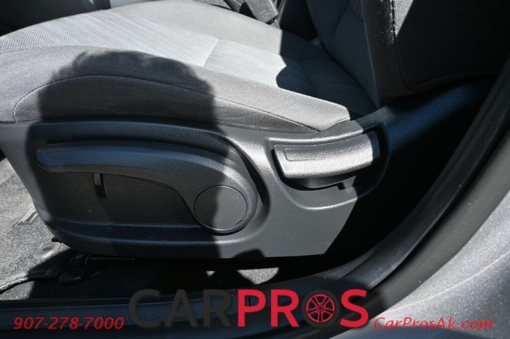 2023 Kia Seltos LX - AWD - Premium Cloth Seats - Power Locks, Windows & Mirrors - Lane Assist & Forward Collision Alert - Apple Carplay & Android Auto - USB Input - Back Up Camera - Cruise Control - 31 MPG - 1-Owner Anchorage AK