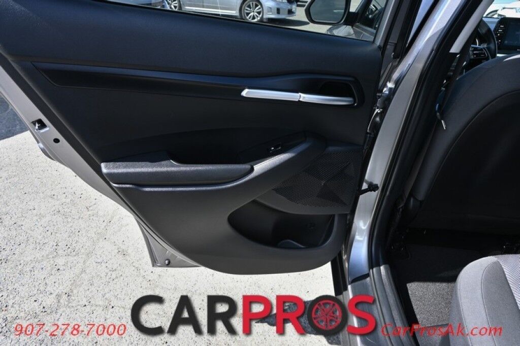 2023 Kia Seltos LX - AWD - Premium Cloth Seats - Power Locks, Windows & Mirrors - Lane Assist & Forward Collision Alert - Apple Carplay & Android Auto - USB Input - Back Up Camera - Cruise Control - 31 MPG - 1-Owner Anchorage AK
