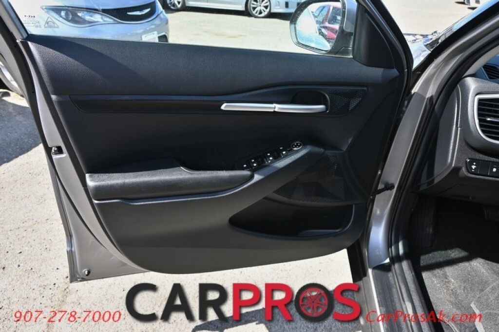 2023 Kia Seltos LX - AWD - Premium Cloth Seats - Power Locks, Windows & Mirrors - Lane Assist & Forward Collision Alert - Apple Carplay & Android Auto - USB Input - Back Up Camera - Cruise Control - 31 MPG - 1-Owner Anchorage AK