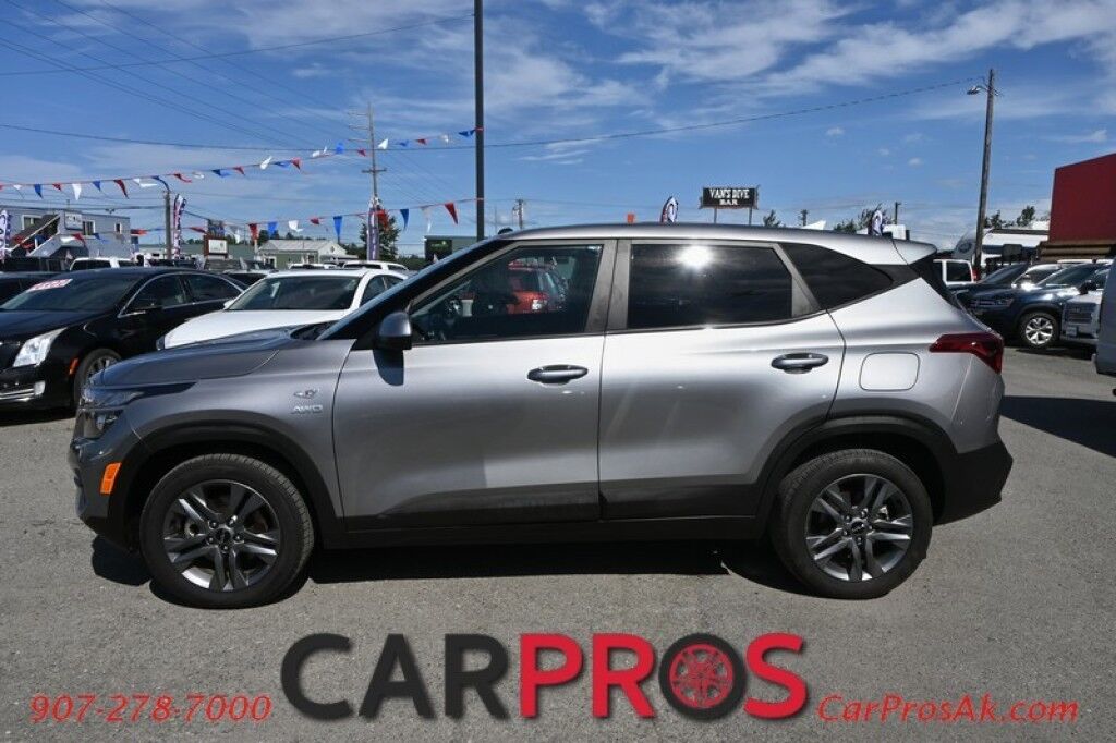 2023 Kia Seltos LX - AWD - Premium Cloth Seats - Power Locks, Windows & Mirrors - Lane Assist & Forward Collision Alert - Apple Carplay & Android Auto - USB Input - Back Up Camera - Cruise Control - 31 MPG - 1-Owner Anchorage AK