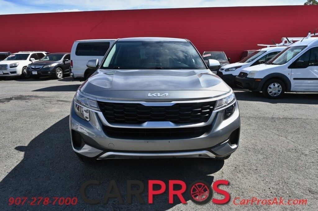 2023 Kia Seltos LX - AWD - Premium Cloth Seats - Power Locks, Windows & Mirrors - Lane Assist & Forward Collision Alert - Apple Carplay & Android Auto - USB Input - Back Up Camera - Cruise Control - 31 MPG - 1-Owner Anchorage AK