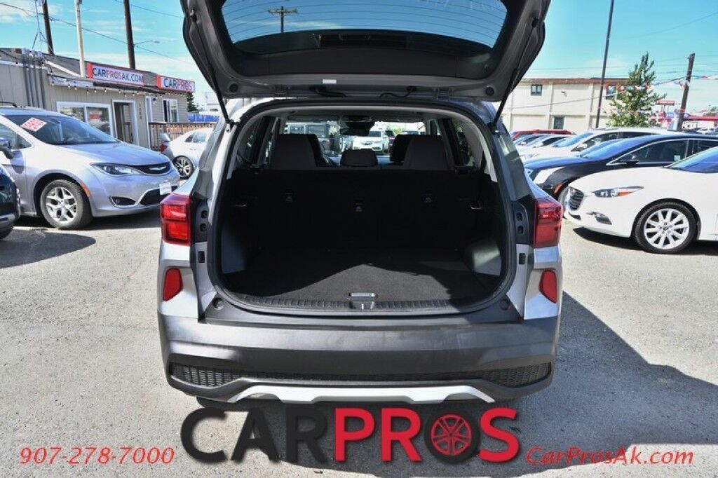 2023 Kia Seltos LX - AWD - Premium Cloth Seats - Power Locks, Windows & Mirrors - Lane Assist & Forward Collision Alert - Apple Carplay & Android Auto - USB Input - Back Up Camera - Cruise Control - 31 MPG - 1-Owner Anchorage AK